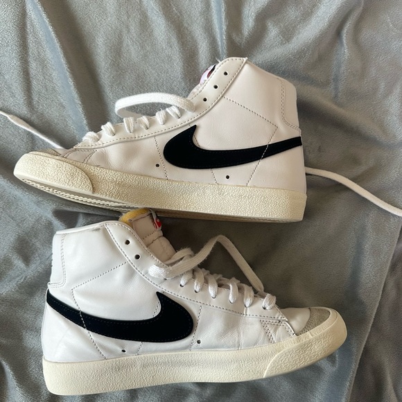 Nike Shoes - Nike Blazer mid 77’ size 8